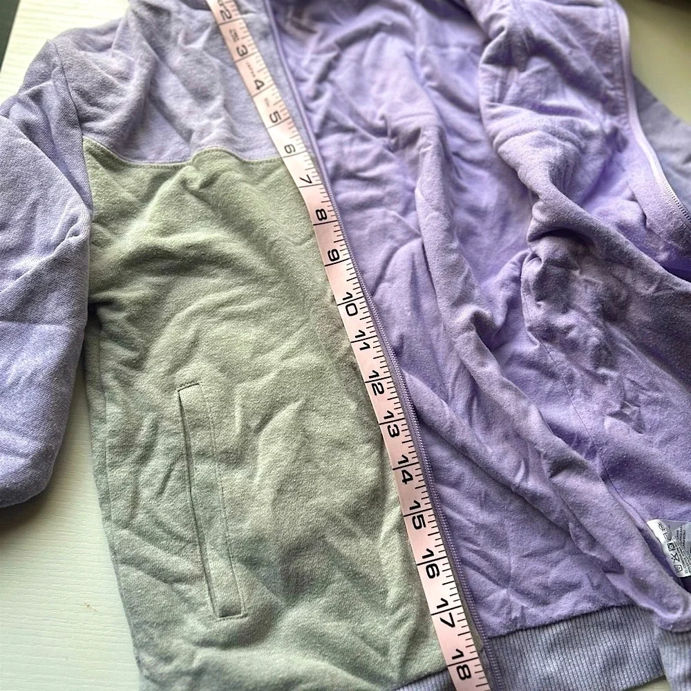 Good condition Lavender and gray packable jacket /Plush Seal kid size 8